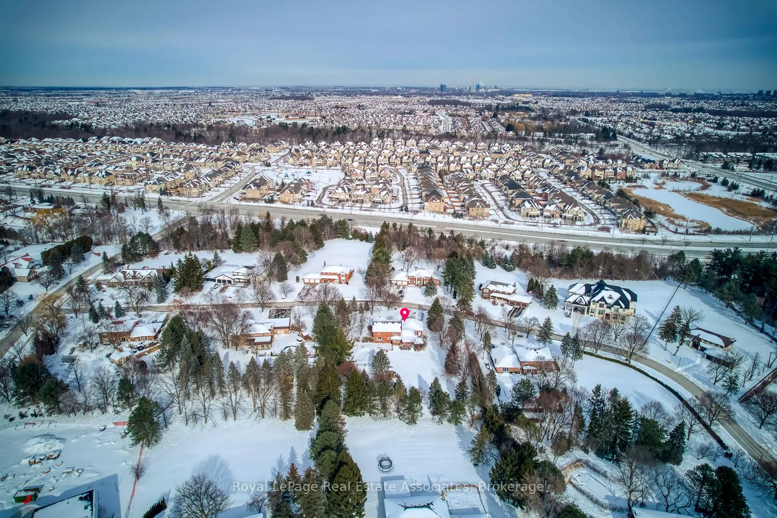 Photo 13 of 5 Huttonville Drive, Brampton, Huttonville — HOMEH