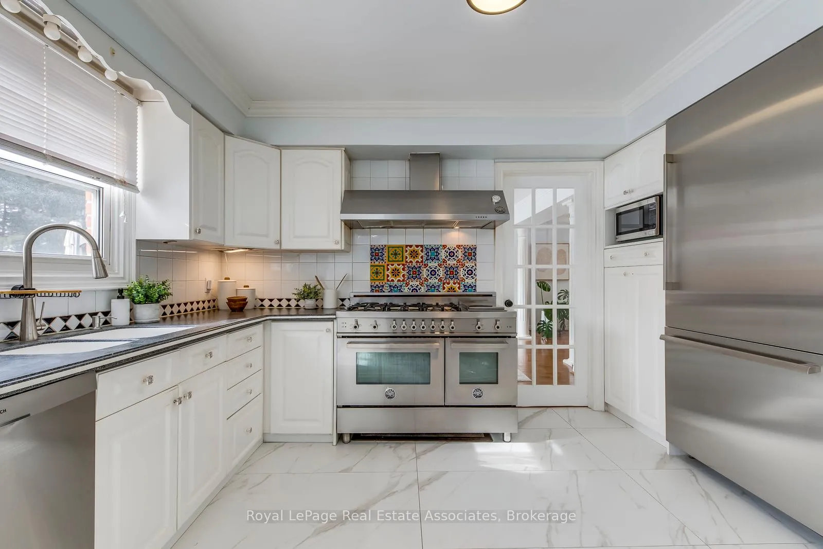 Photo 21 of 5 Huttonville Drive, Brampton, Huttonville — HOMEH