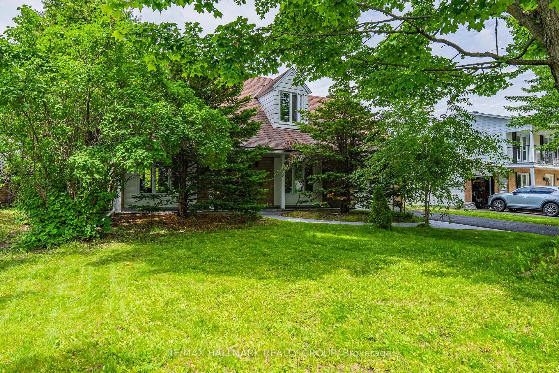 Photo 2 of 3319 Kodiak Street, Ottawa, South Keys — HOMEH