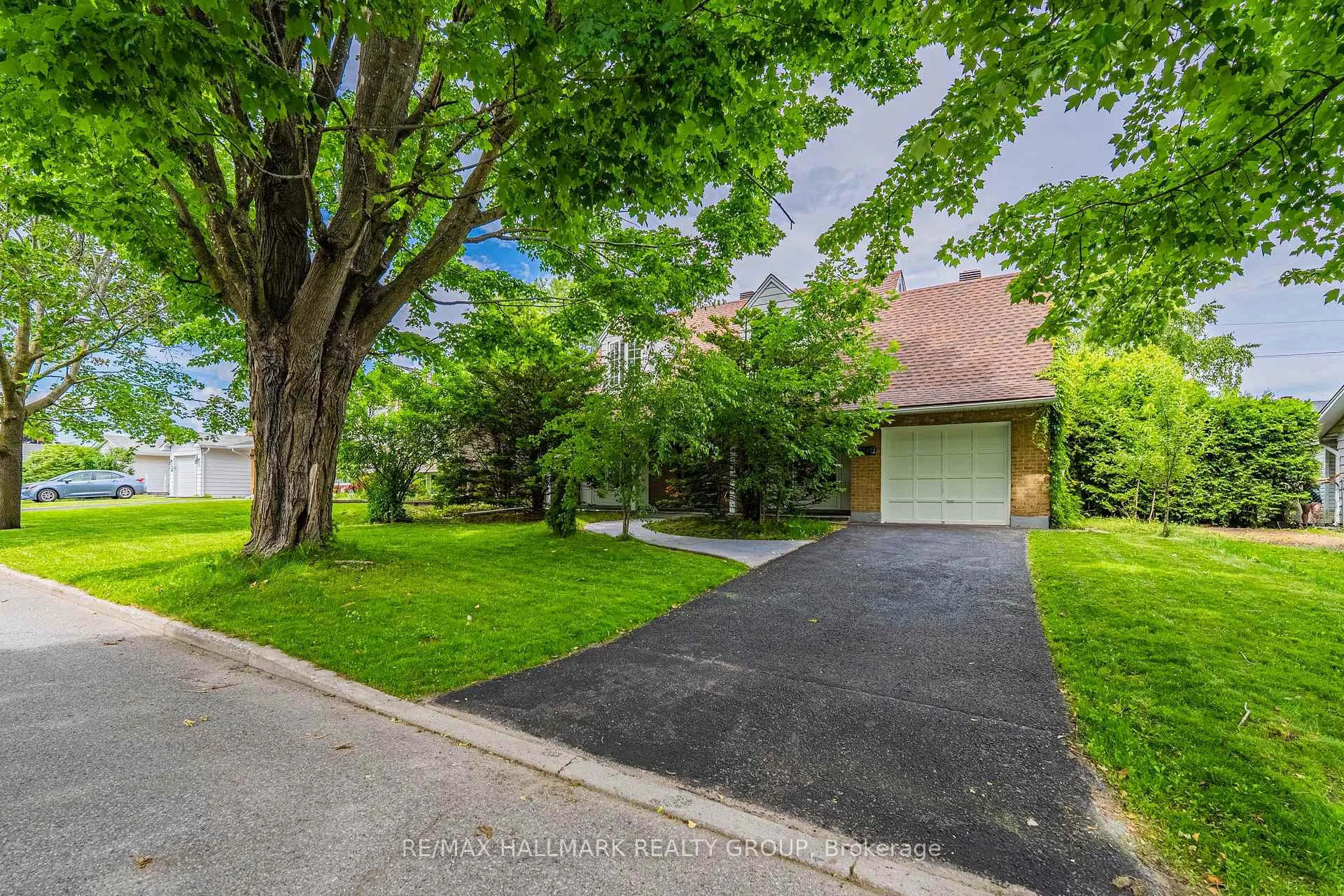 Photo 3 of 3319 Kodiak Street, Ottawa, South Keys — HOMEH