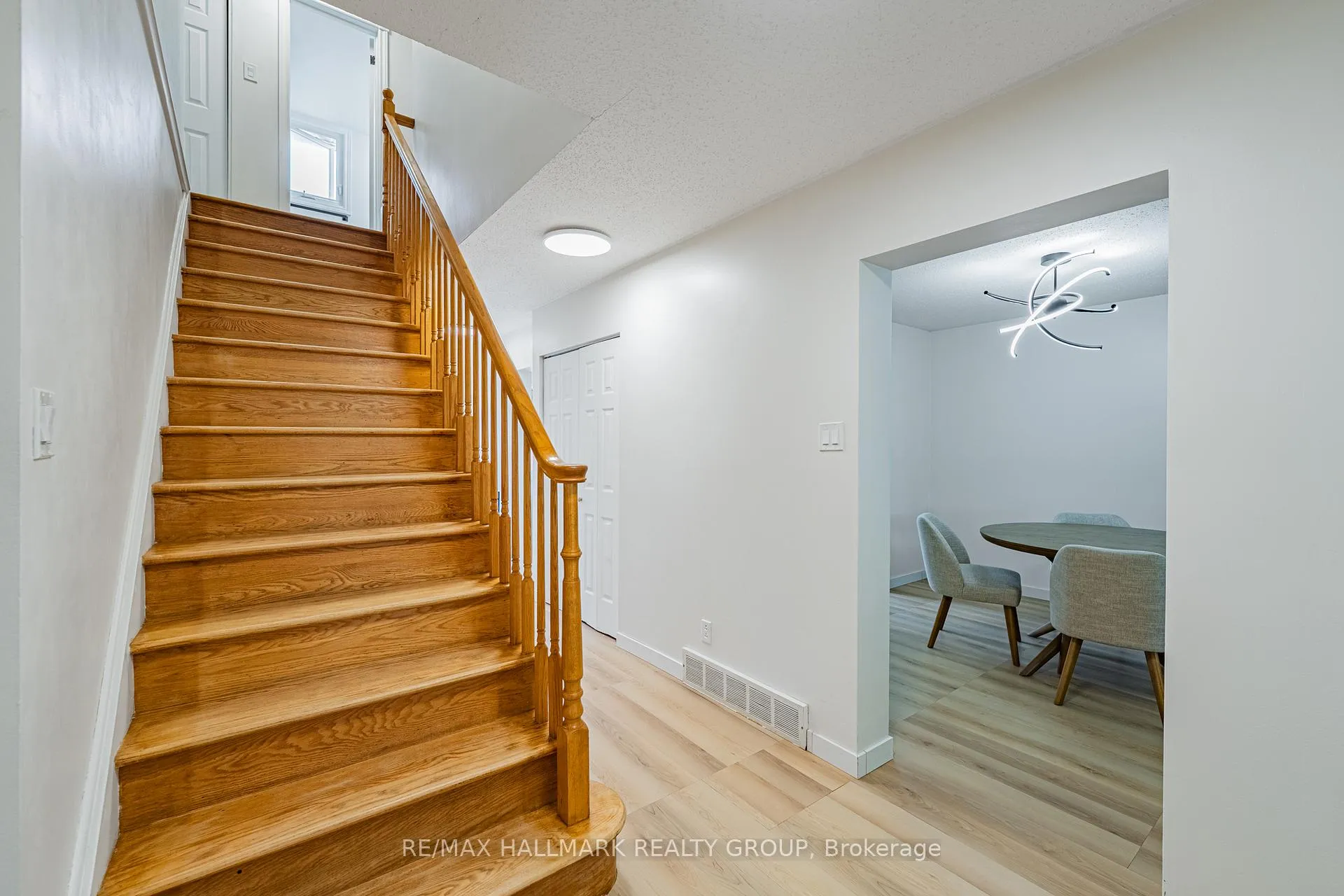 Photo 4 of 3319 Kodiak Street, Ottawa, South Keys — HOMEH