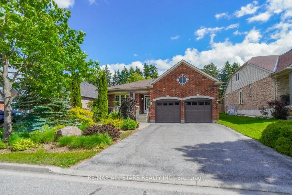 Photo 1 of 32 Oakside Drive, Uxbridge — HOMEH