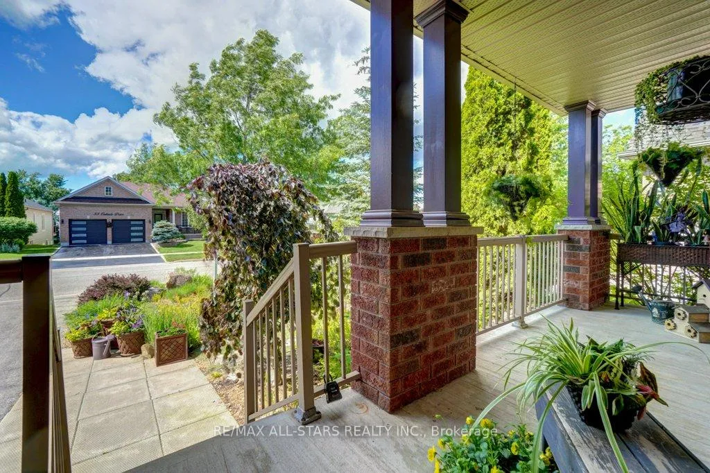 Photo 2 of 32 Oakside Drive, Uxbridge — HOMEH