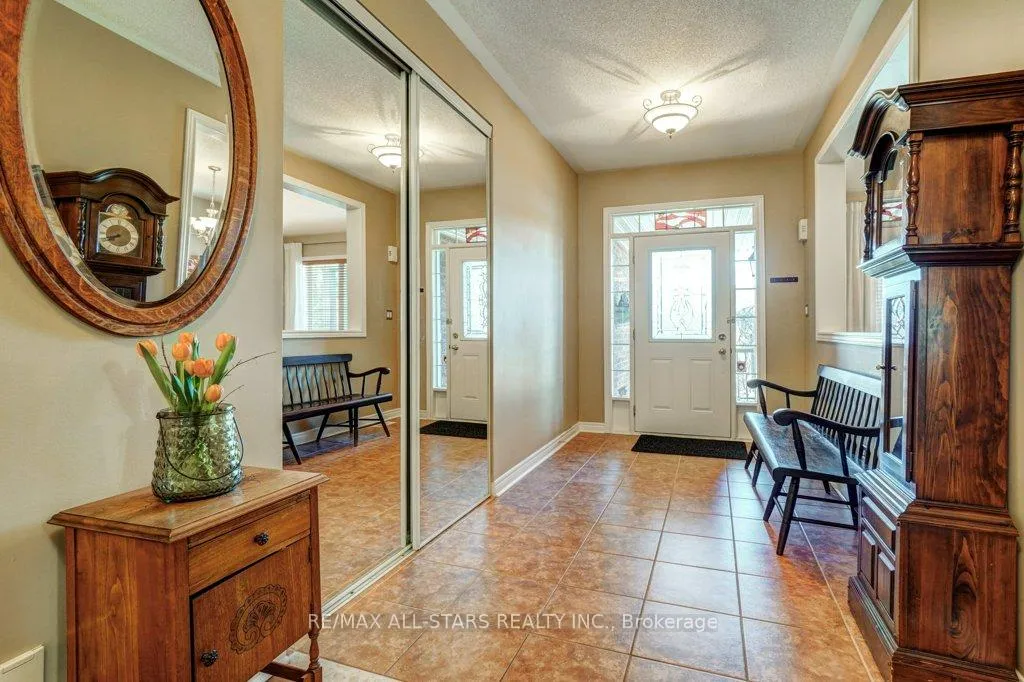 Photo 4 of 32 Oakside Drive, Uxbridge — HOMEH