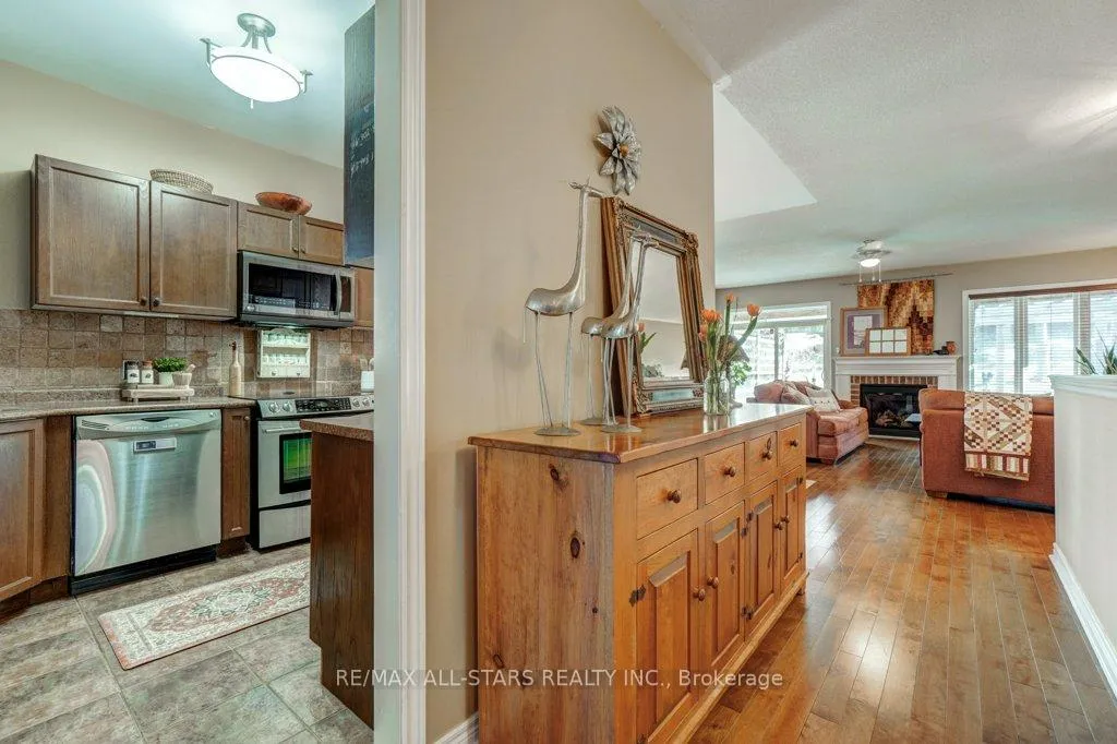 Photo 5 of 32 Oakside Drive, Uxbridge — HOMEH
