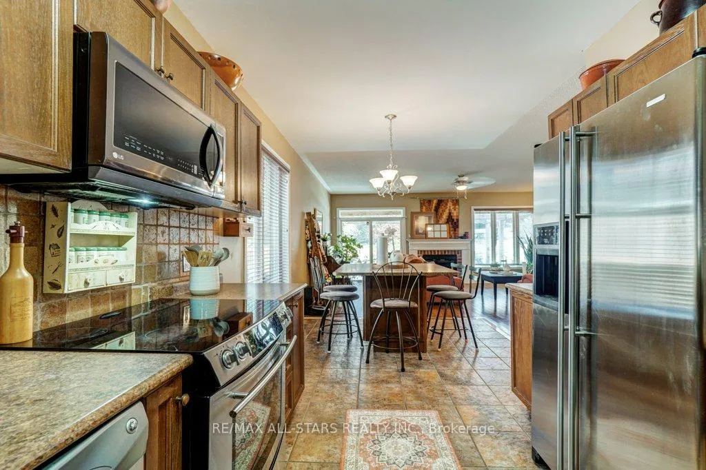 Photo 11 of 32 Oakside Drive, Uxbridge — HOMEH