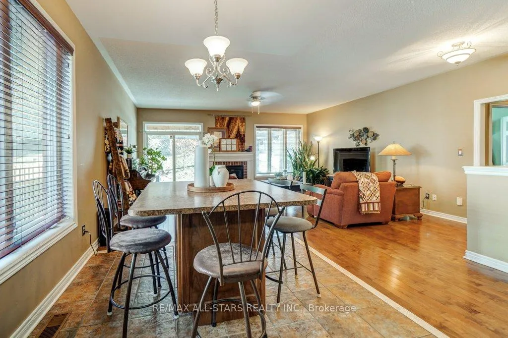 Photo 13 of 32 Oakside Drive, Uxbridge — HOMEH