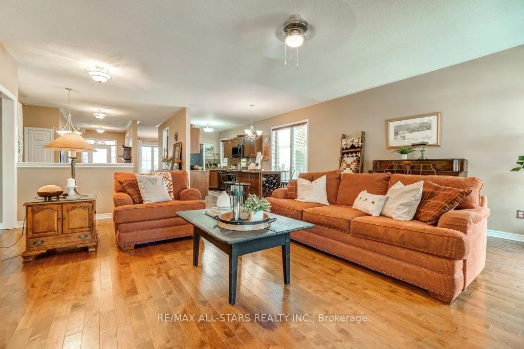 Photo 17 of 32 Oakside Drive, Uxbridge — HOMEH