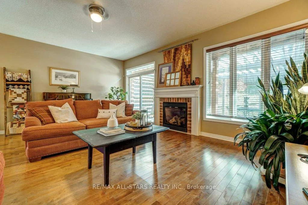 Photo 18 of 32 Oakside Drive, Uxbridge — HOMEH
