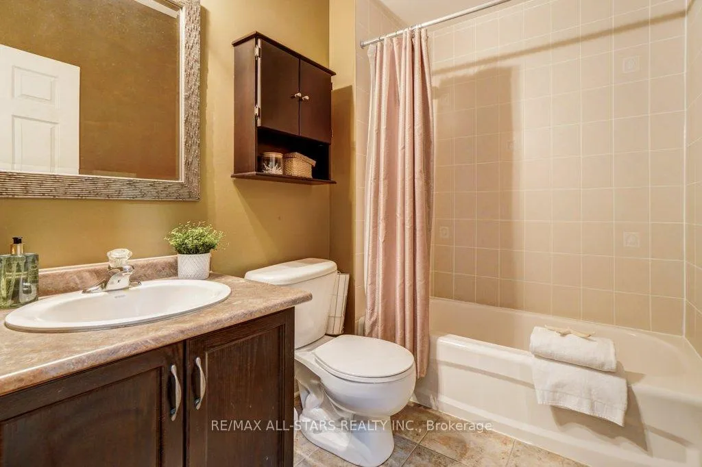 Photo 26 of 32 Oakside Drive, Uxbridge — HOMEH