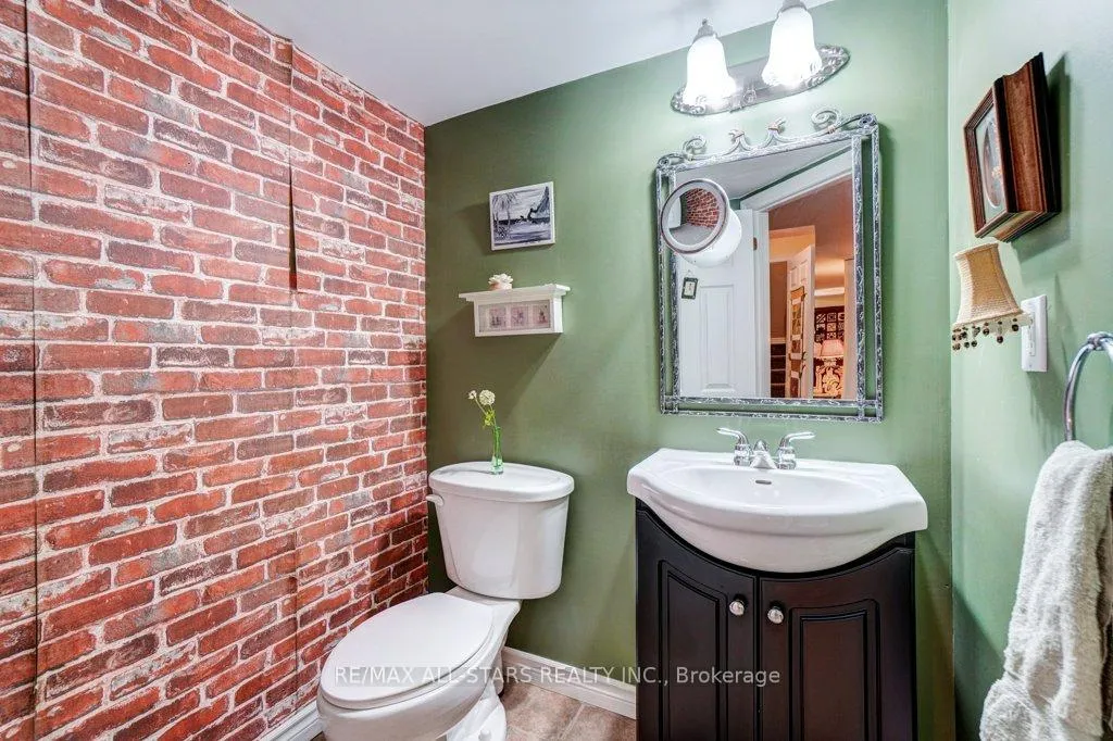 Photo 30 of 32 Oakside Drive, Uxbridge — HOMEH