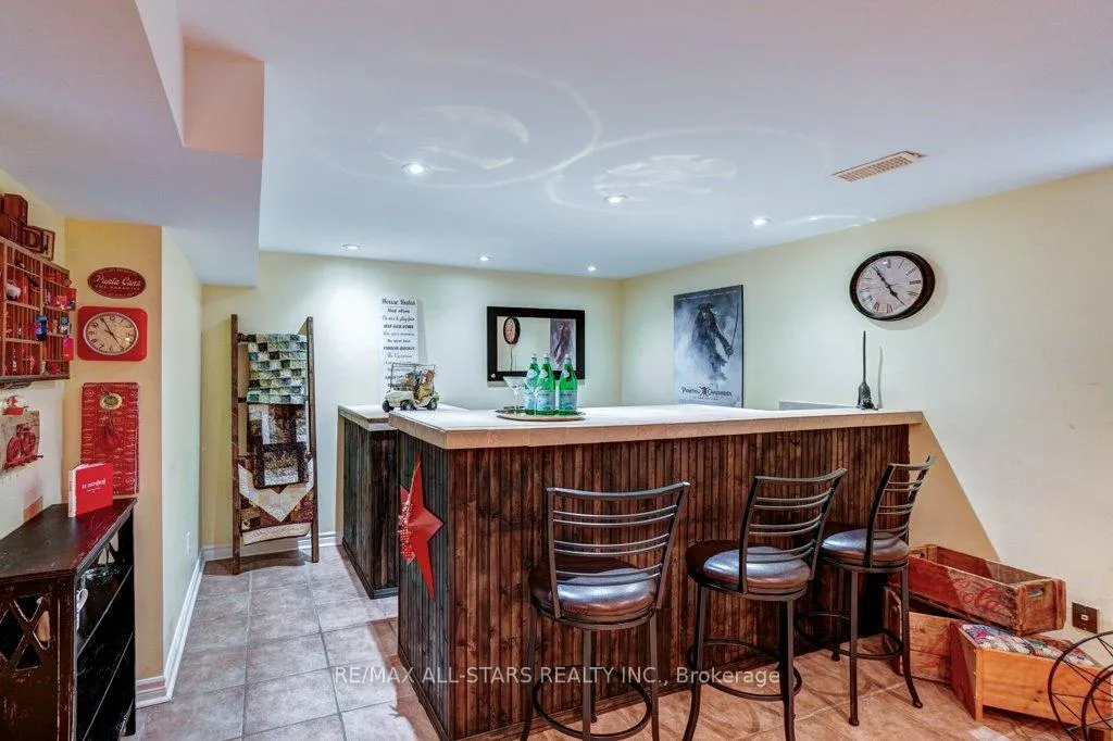 Photo 31 of 32 Oakside Drive, Uxbridge — HOMEH