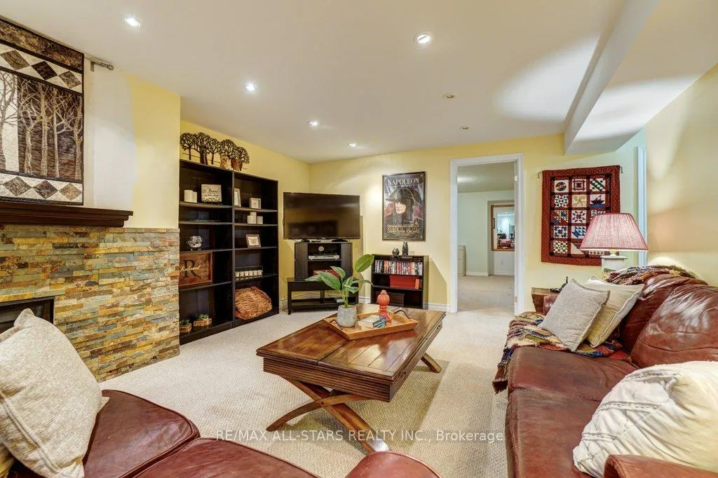 Photo 35 of 32 Oakside Drive, Uxbridge — HOMEH