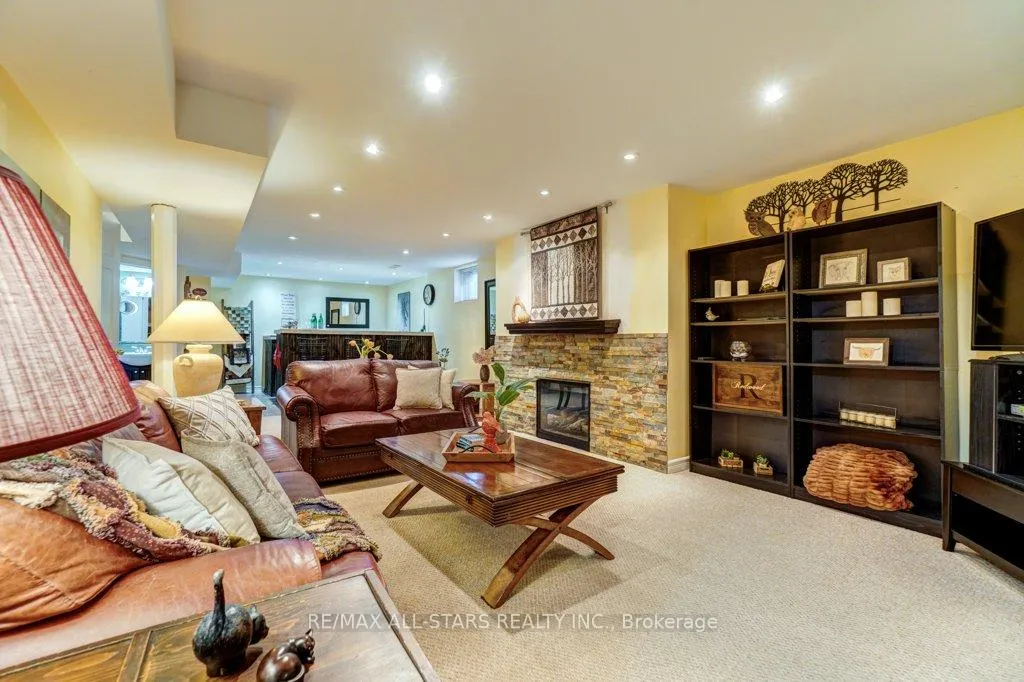 Photo 36 of 32 Oakside Drive, Uxbridge — HOMEH