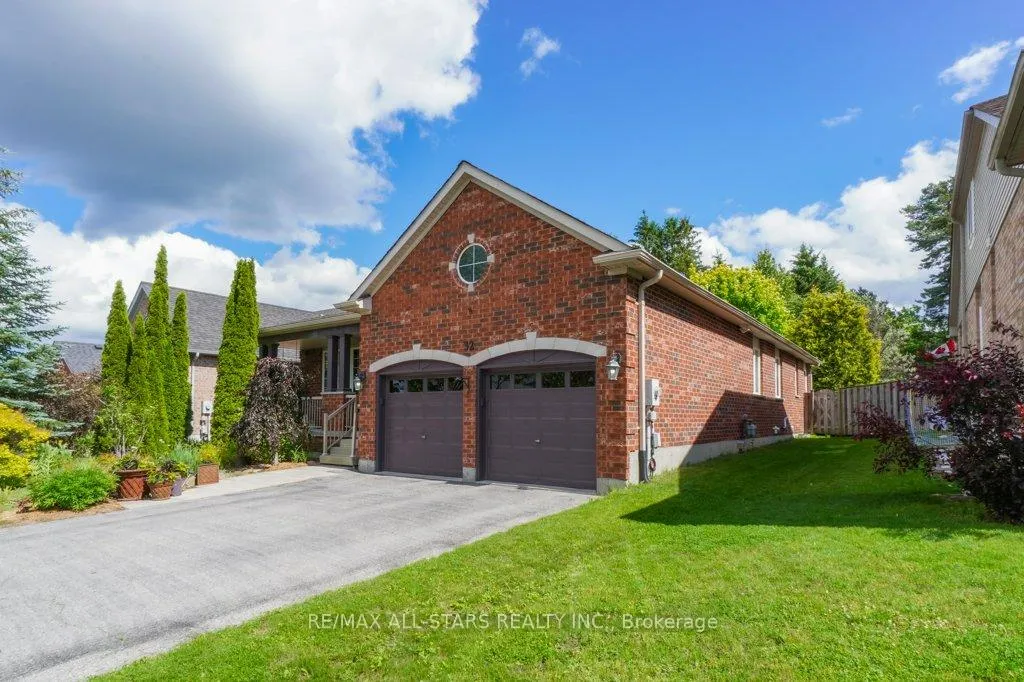 Photo 44 of 32 Oakside Drive, Uxbridge — HOMEH