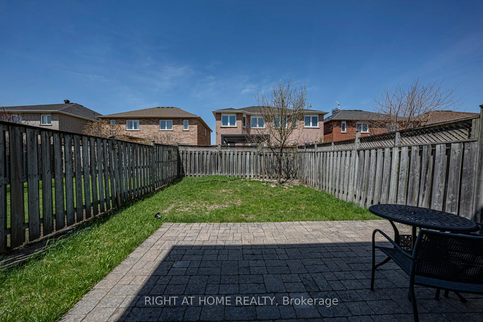 Photo 4 of 604 Summer Park Crescent, Mississauga, Fairview — HOMEH