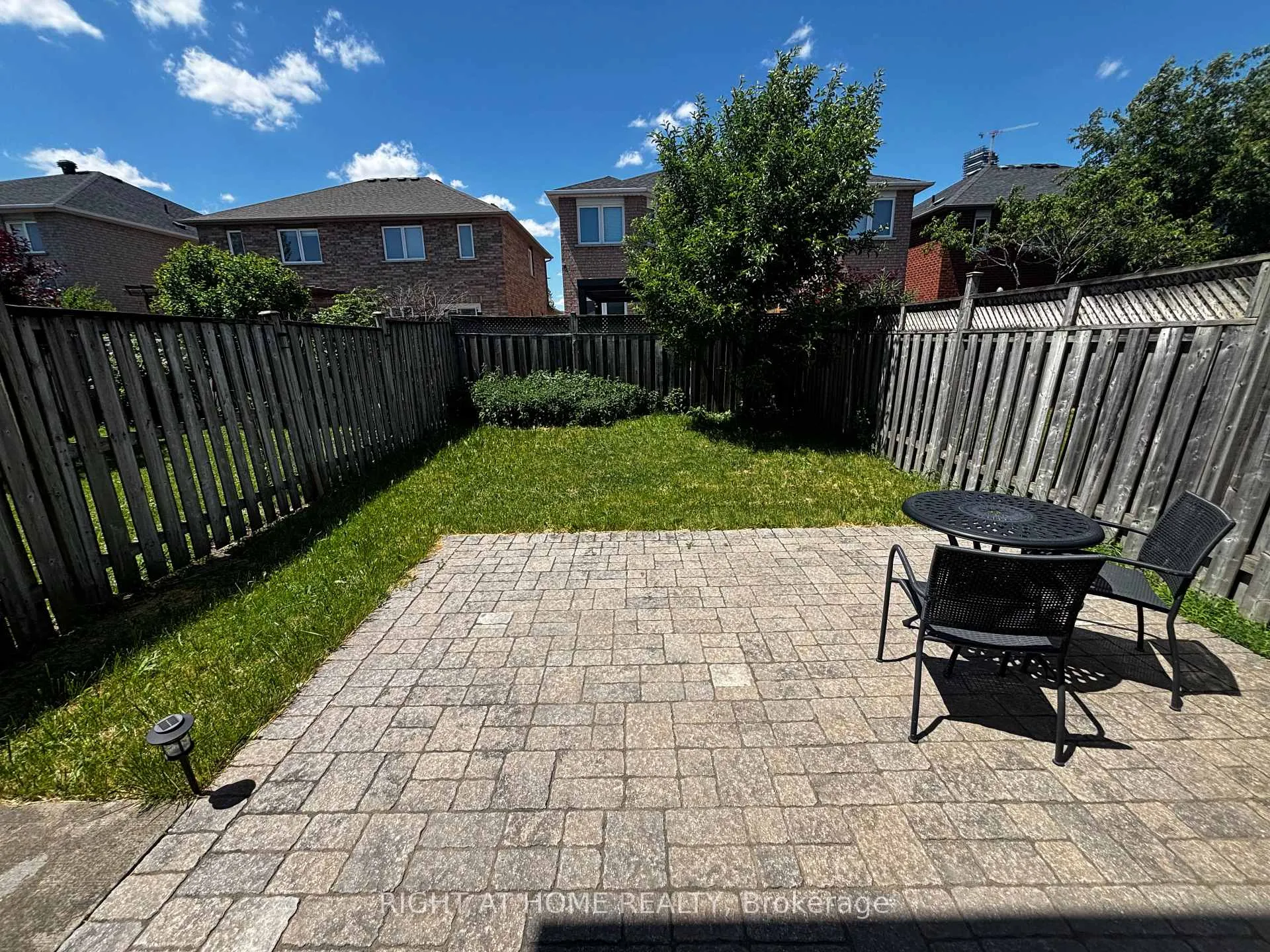 Photo 5 of 604 Summer Park Crescent, Mississauga, Fairview — HOMEH