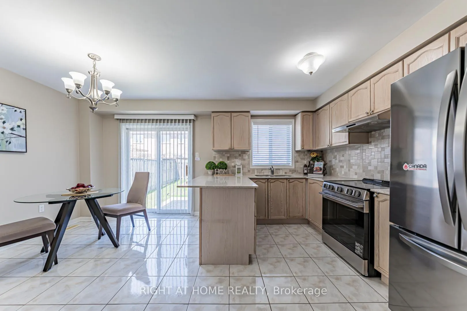 Photo 9 of 604 Summer Park Crescent, Mississauga, Fairview — HOMEH