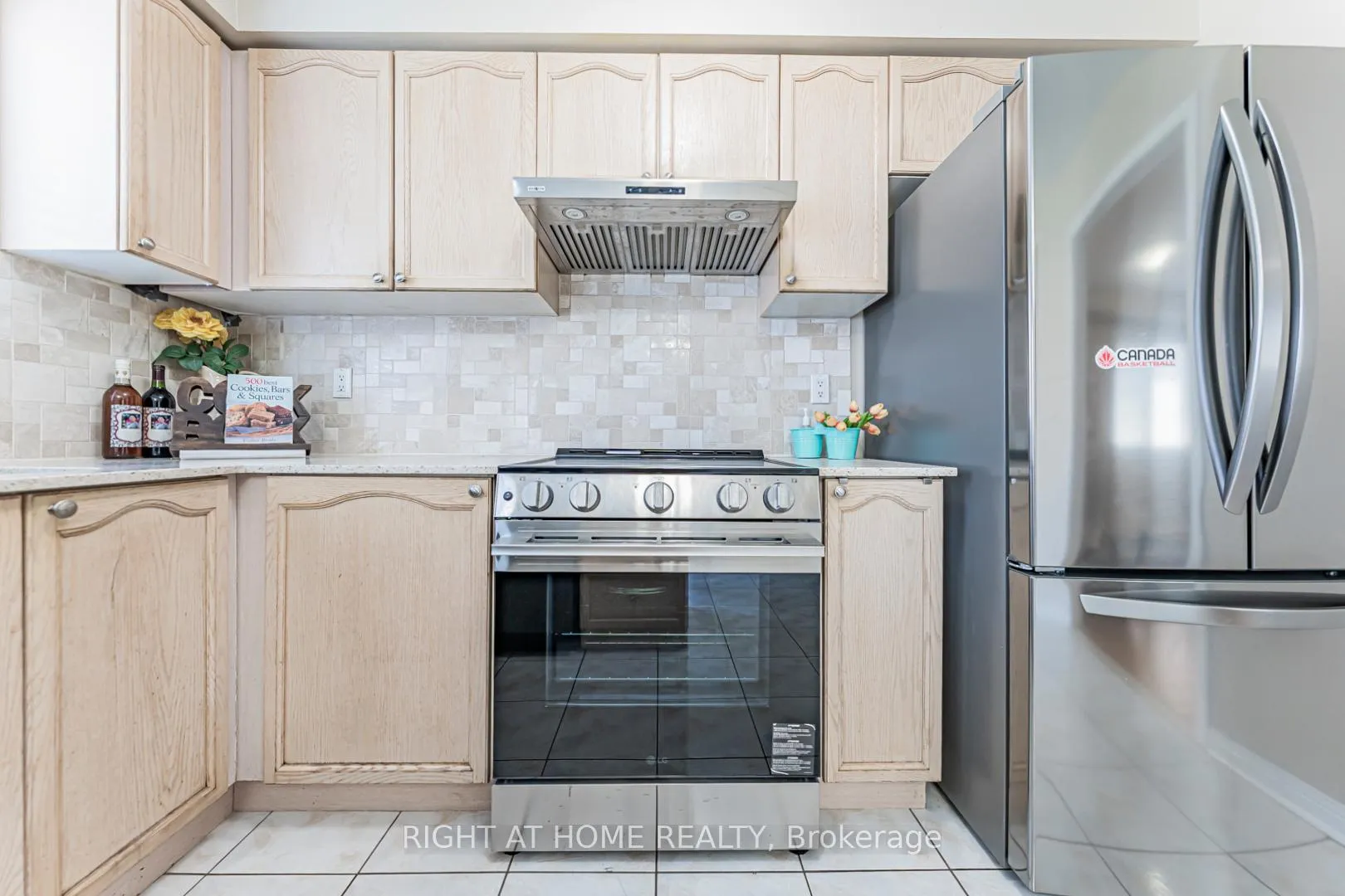 Photo 11 of 604 Summer Park Crescent, Mississauga, Fairview — HOMEH