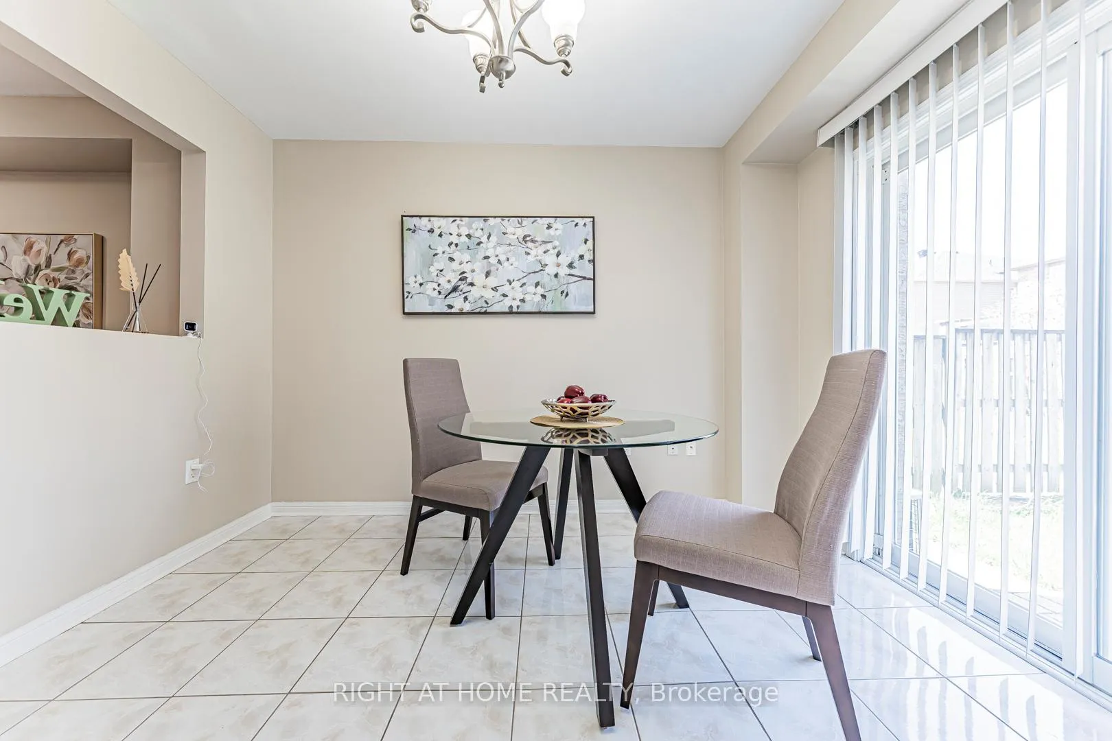 Photo 12 of 604 Summer Park Crescent, Mississauga, Fairview — HOMEH