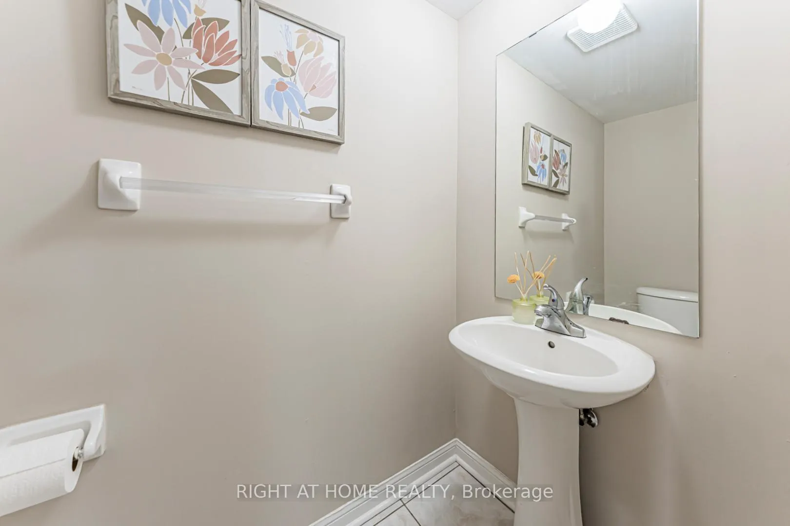 Photo 13 of 604 Summer Park Crescent, Mississauga, Fairview — HOMEH