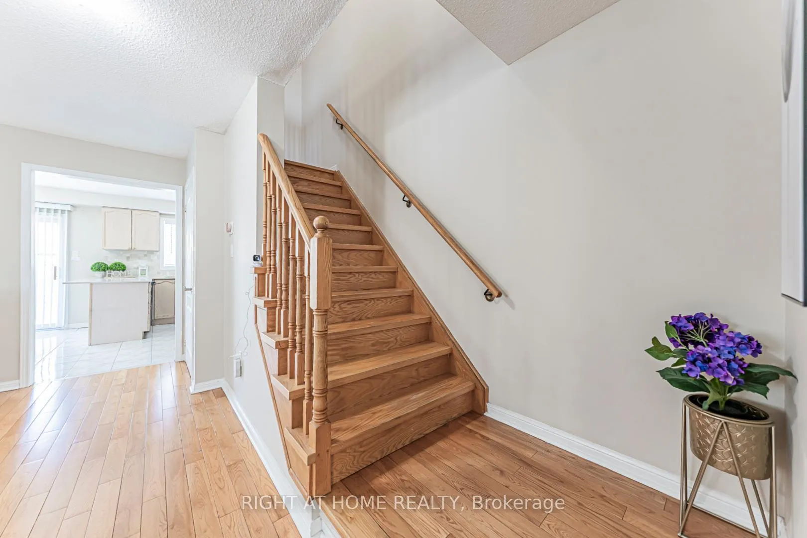 Photo 14 of 604 Summer Park Crescent, Mississauga, Fairview — HOMEH