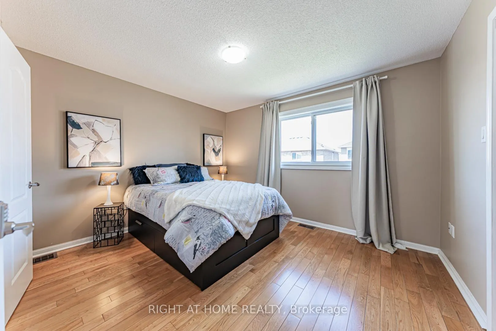 Photo 15 of 604 Summer Park Crescent, Mississauga, Fairview — HOMEH