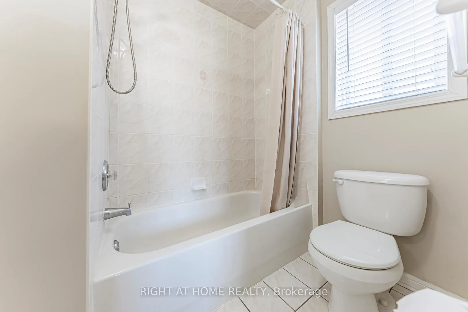 Photo 18 of 604 Summer Park Crescent, Mississauga, Fairview — HOMEH