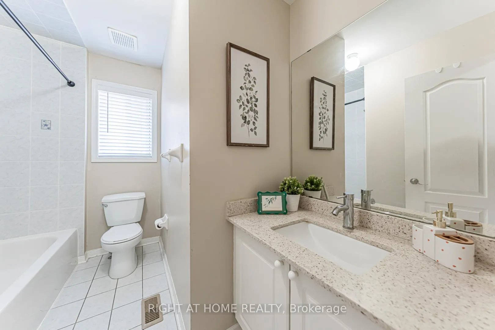 Photo 24 of 604 Summer Park Crescent, Mississauga, Fairview — HOMEH
