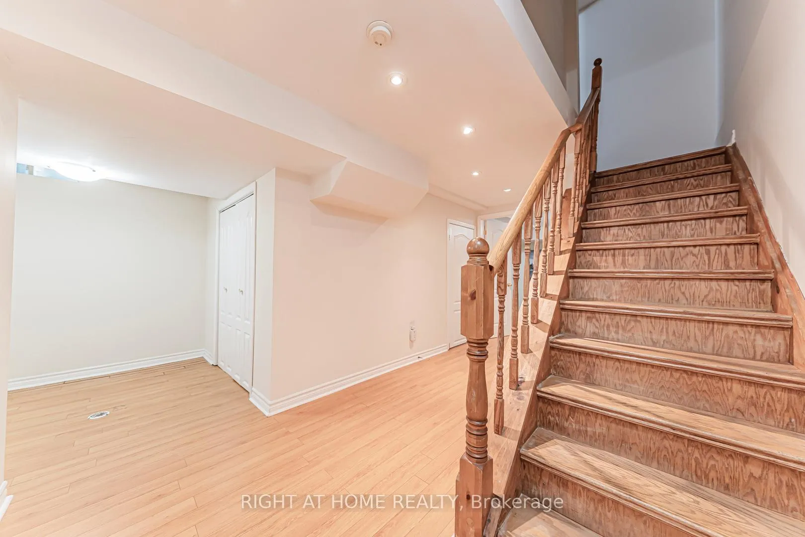 Photo 25 of 604 Summer Park Crescent, Mississauga, Fairview — HOMEH