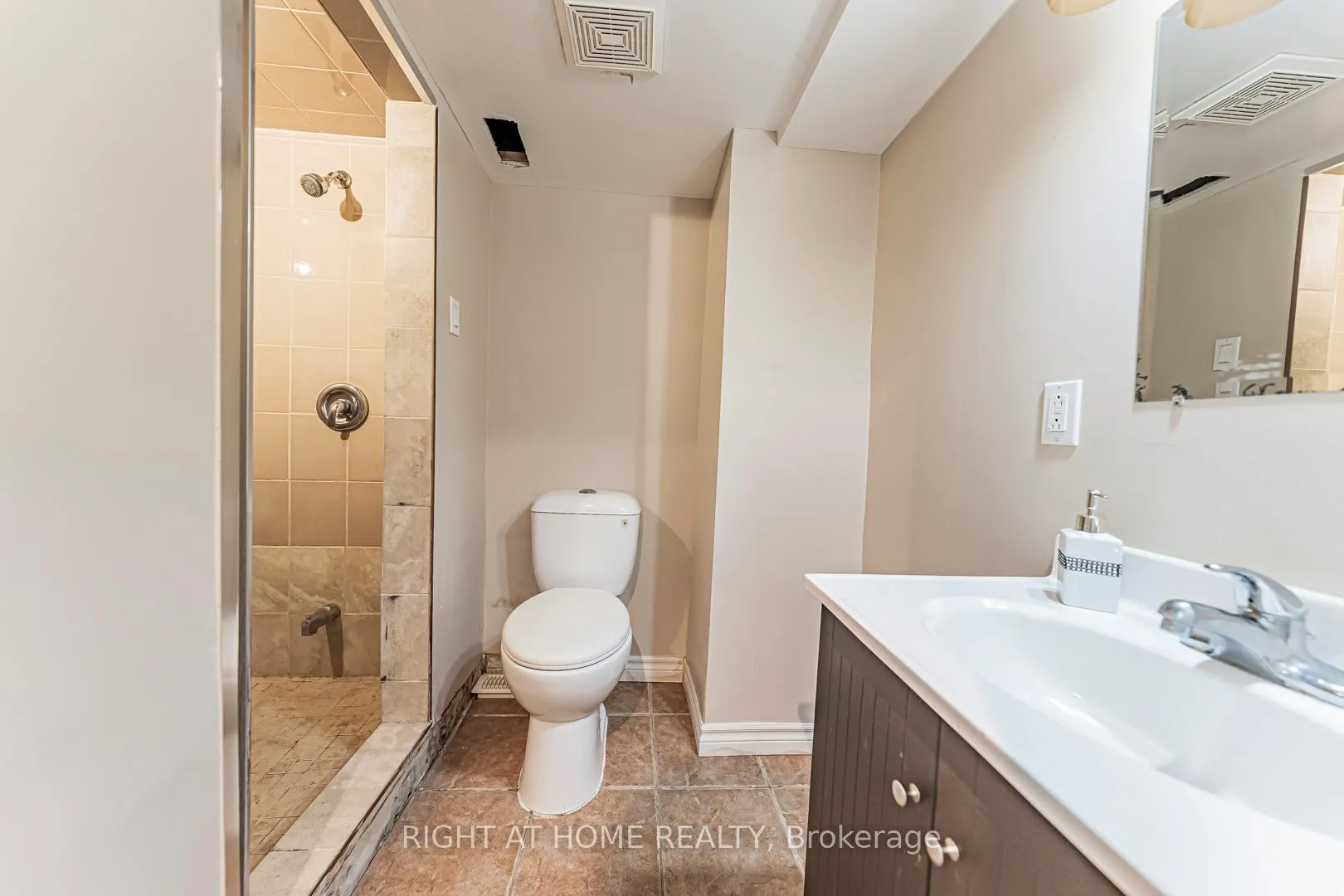 Photo 31 of 604 Summer Park Crescent, Mississauga, Fairview — HOMEH