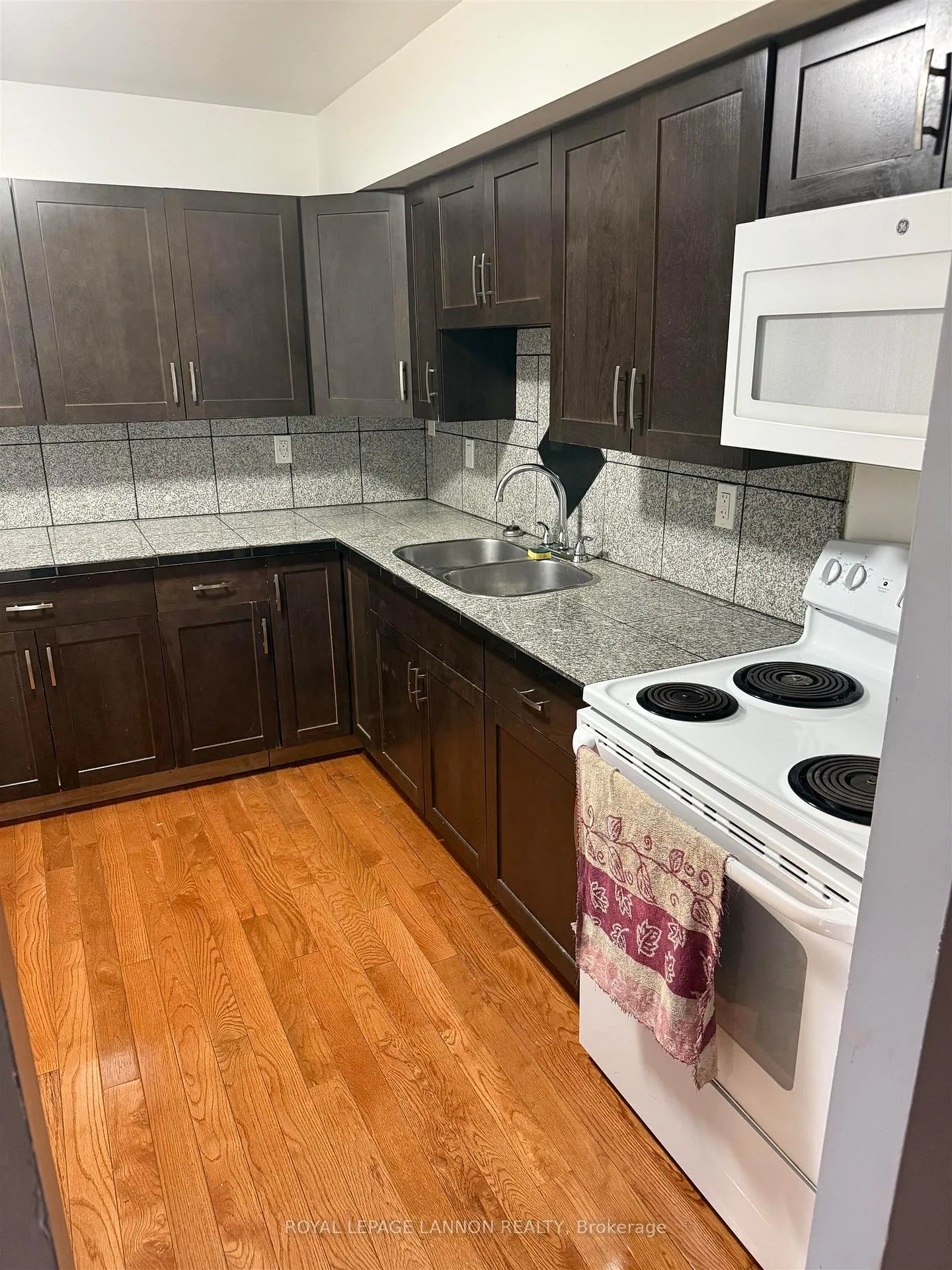 Photo 4 of 206 Varsity Place, Thunder Bay, Academy Heights — HOMEH