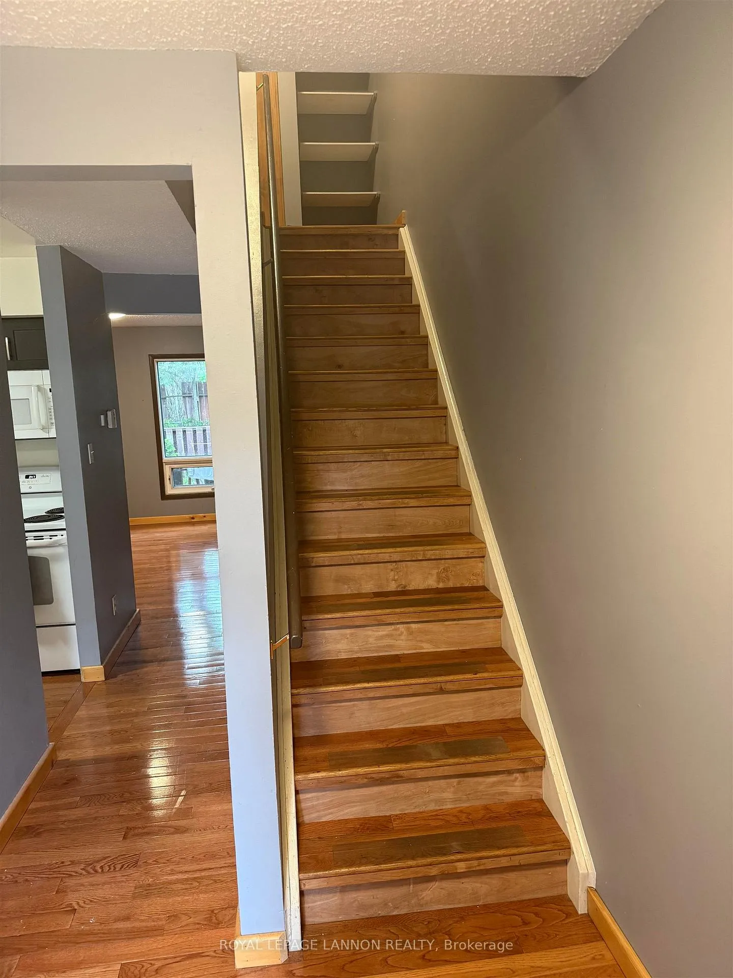 Photo 8 of 206 Varsity Place, Thunder Bay, Academy Heights — HOMEH