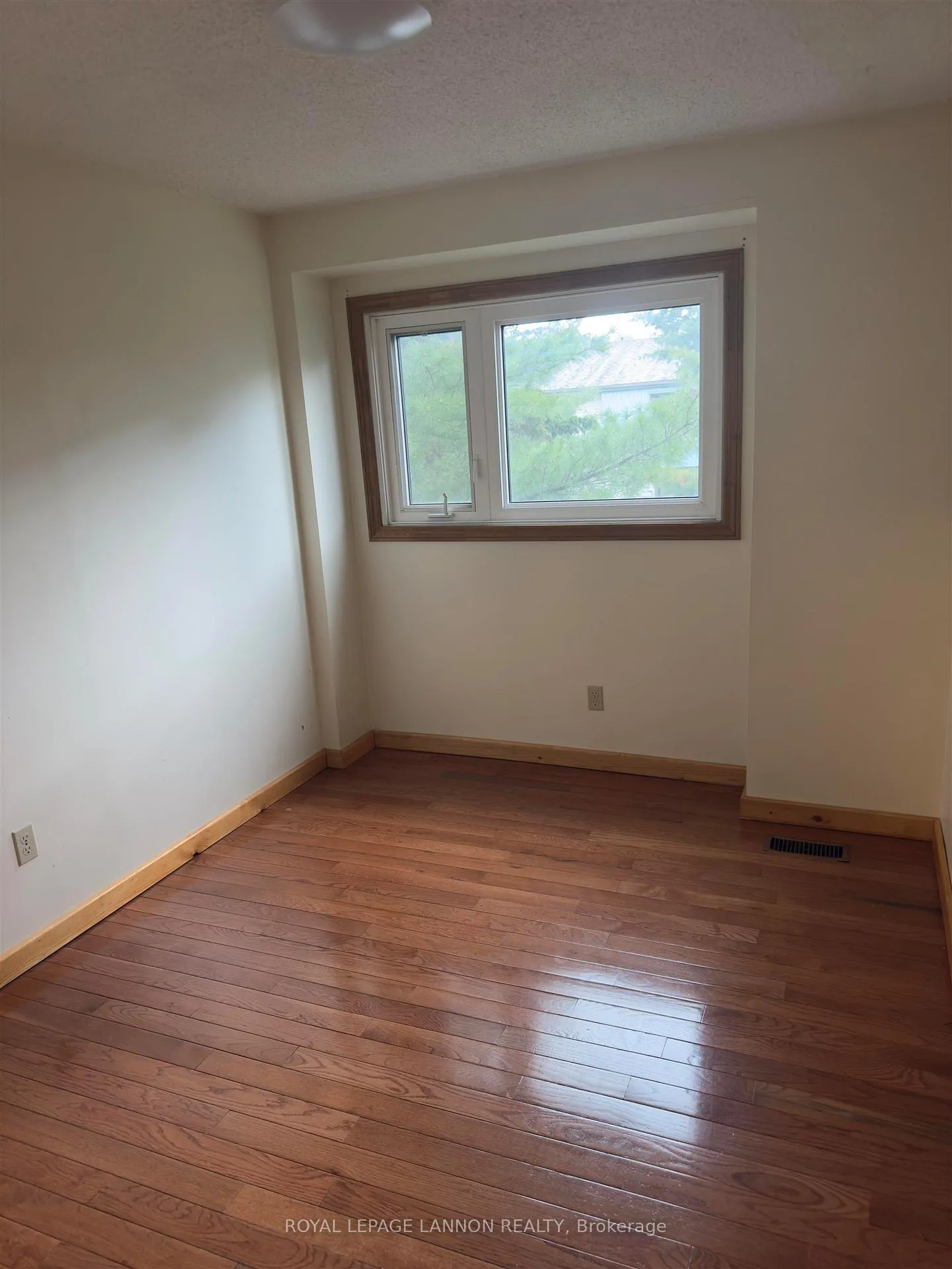 Photo 10 of 206 Varsity Place, Thunder Bay, Academy Heights — HOMEH