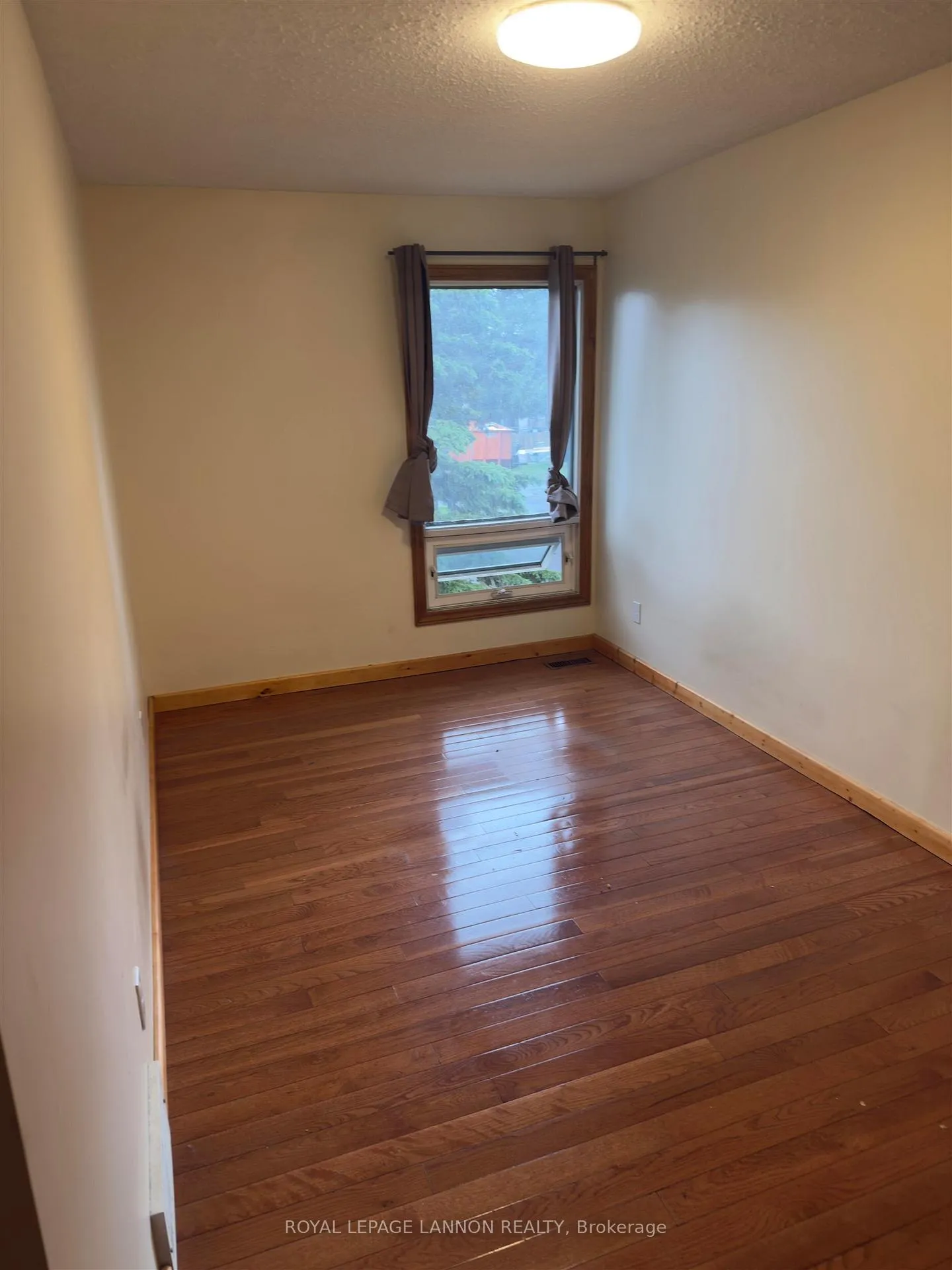 Photo 12 of 206 Varsity Place, Thunder Bay, Academy Heights — HOMEH