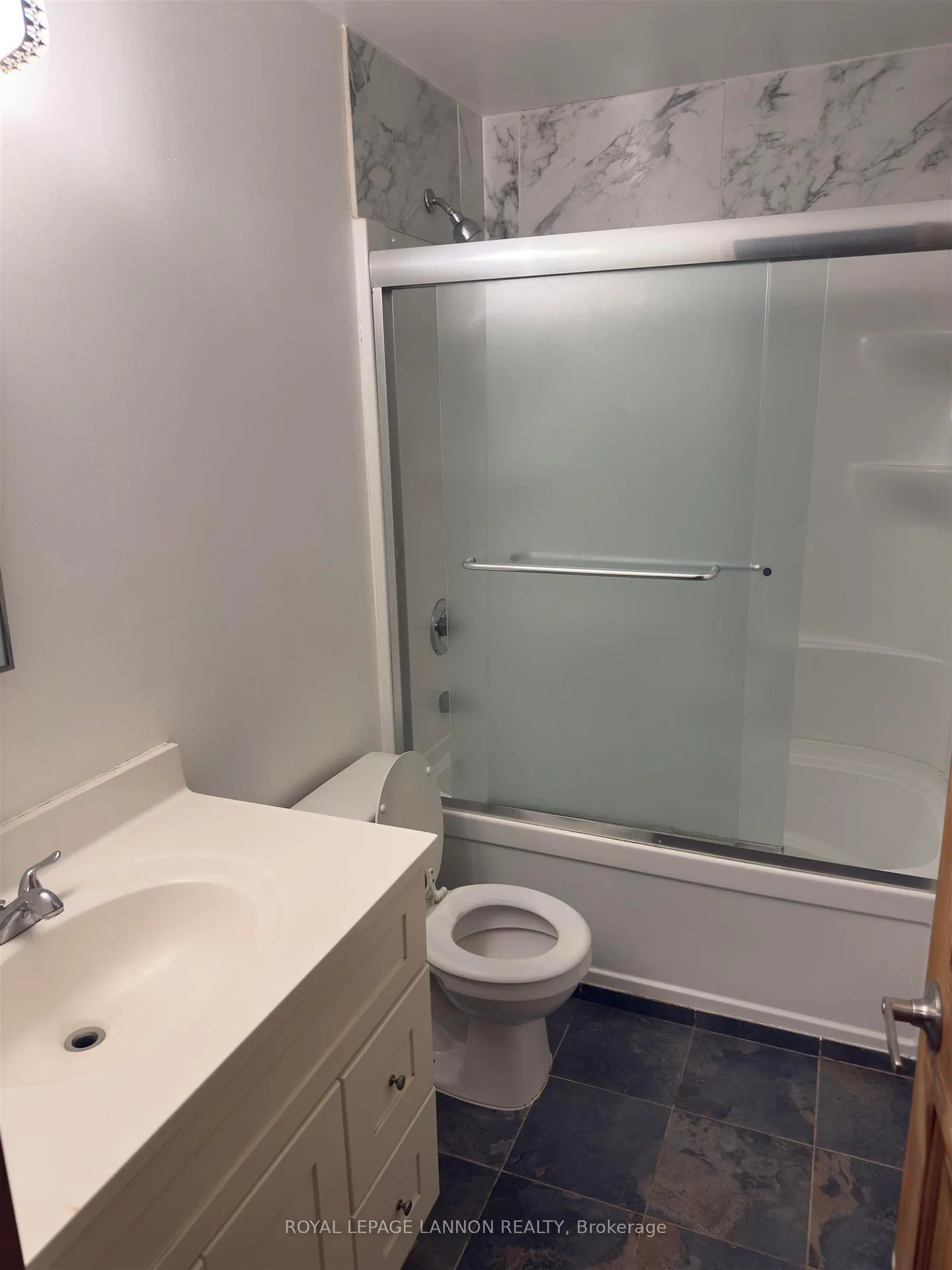 Photo 13 of 206 Varsity Place, Thunder Bay, Academy Heights — HOMEH