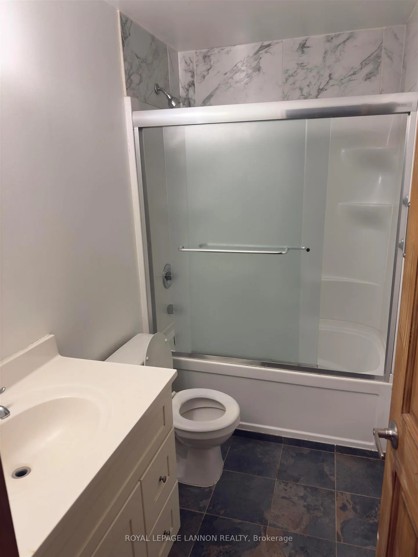 Photo 14 of 206 Varsity Place, Thunder Bay, Academy Heights — HOMEH