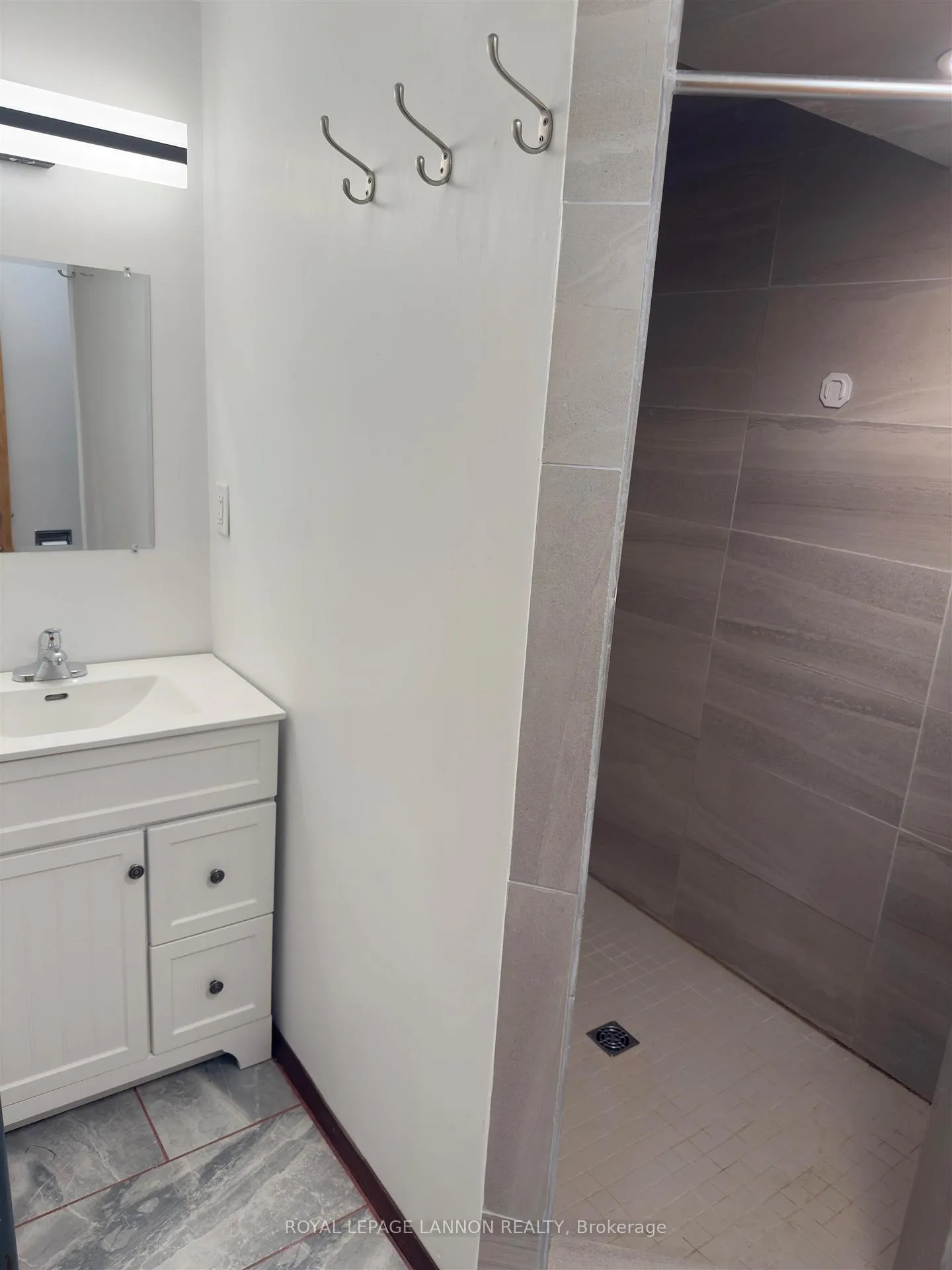 Photo 17 of 206 Varsity Place, Thunder Bay, Academy Heights — HOMEH