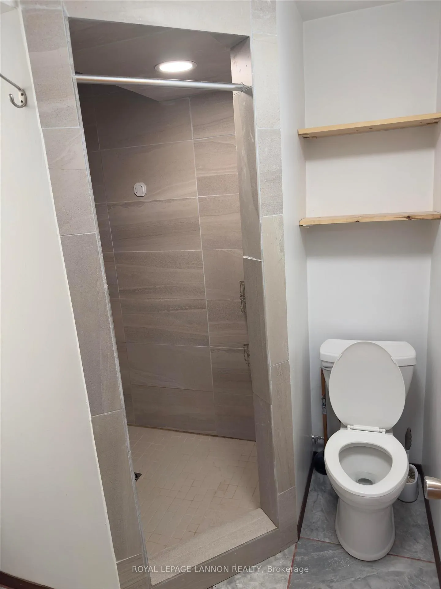 Photo 18 of 206 Varsity Place, Thunder Bay, Academy Heights — HOMEH
