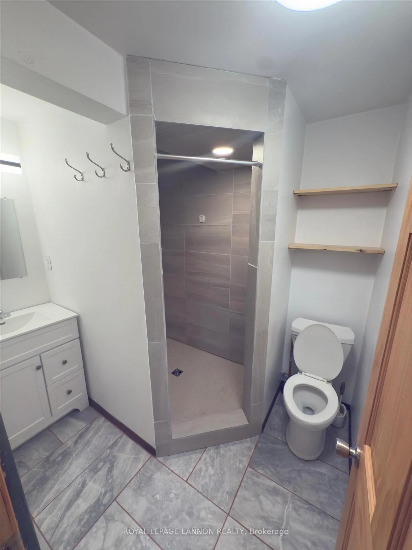 Photo 21 of 206 Varsity Place, Thunder Bay, Academy Heights — HOMEH