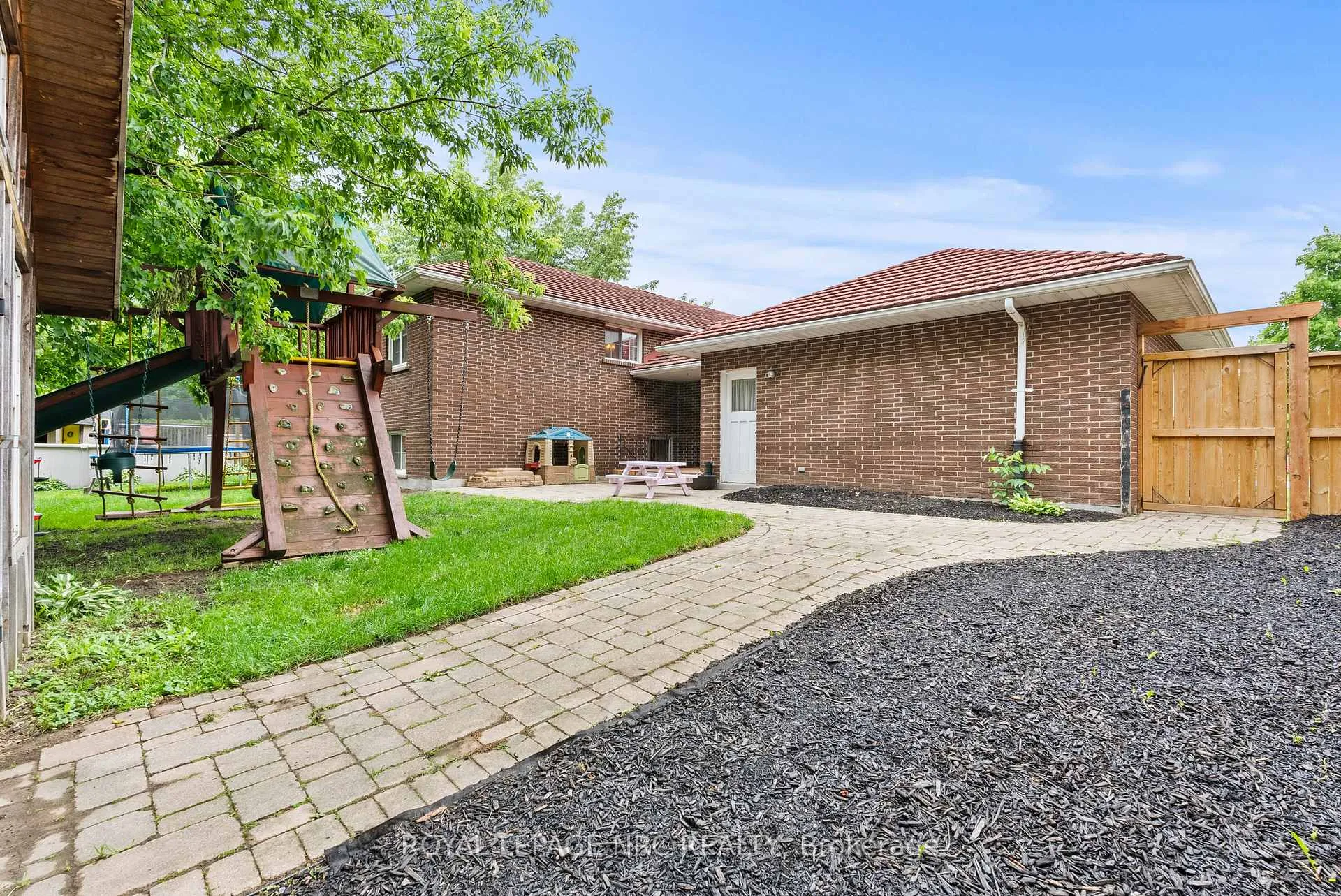 Photo 14 of 38 Killins Street, West Lincoln, Smithville — HOMEH