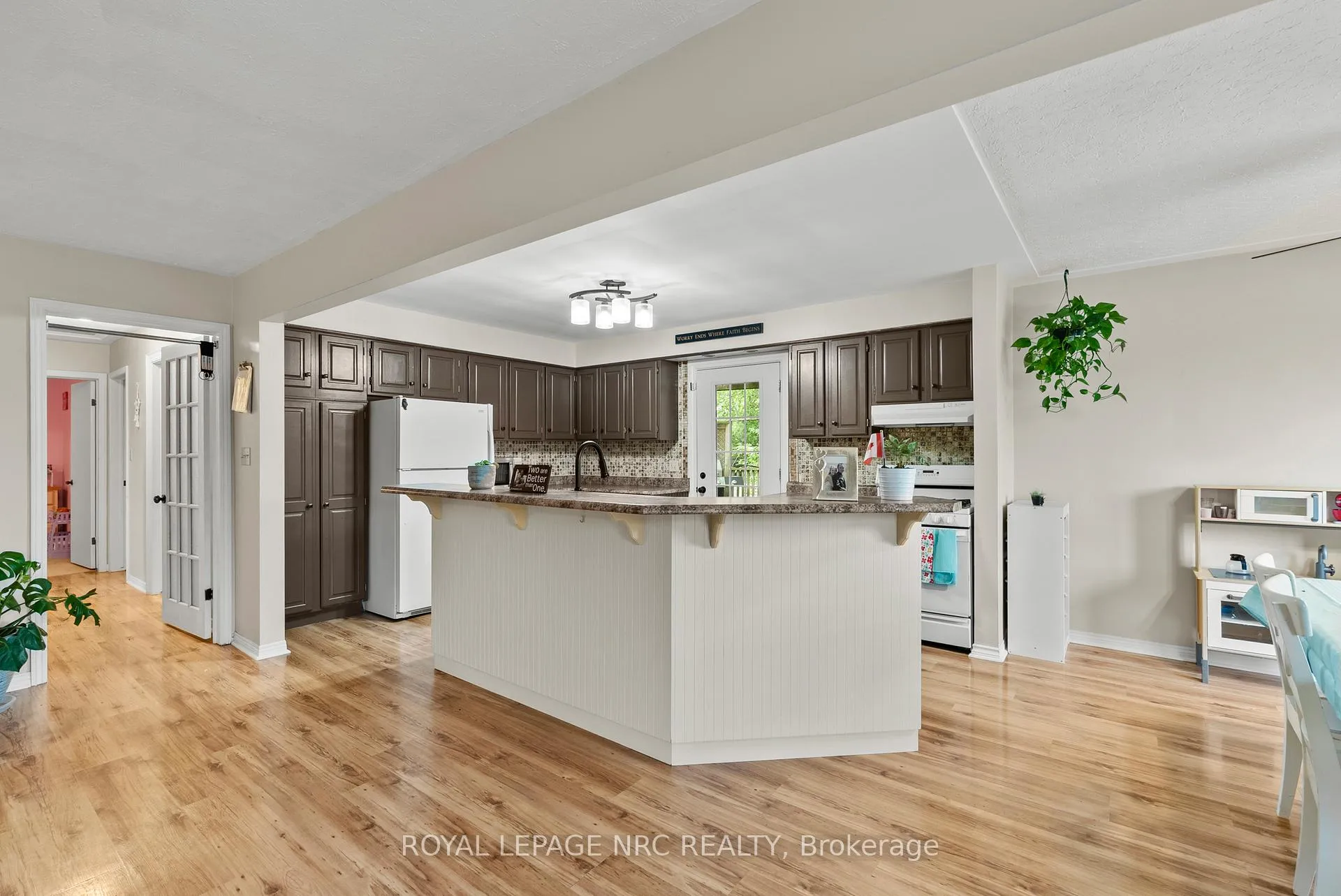 Photo 20 of 38 Killins Street, West Lincoln, Smithville — HOMEH