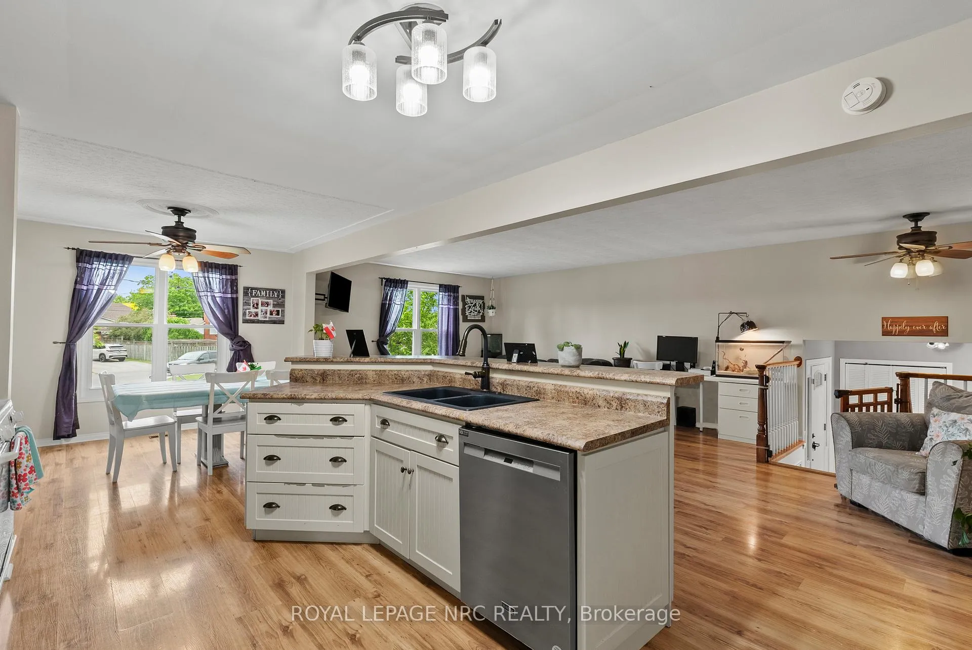 Photo 21 of 38 Killins Street, West Lincoln, Smithville — HOMEH
