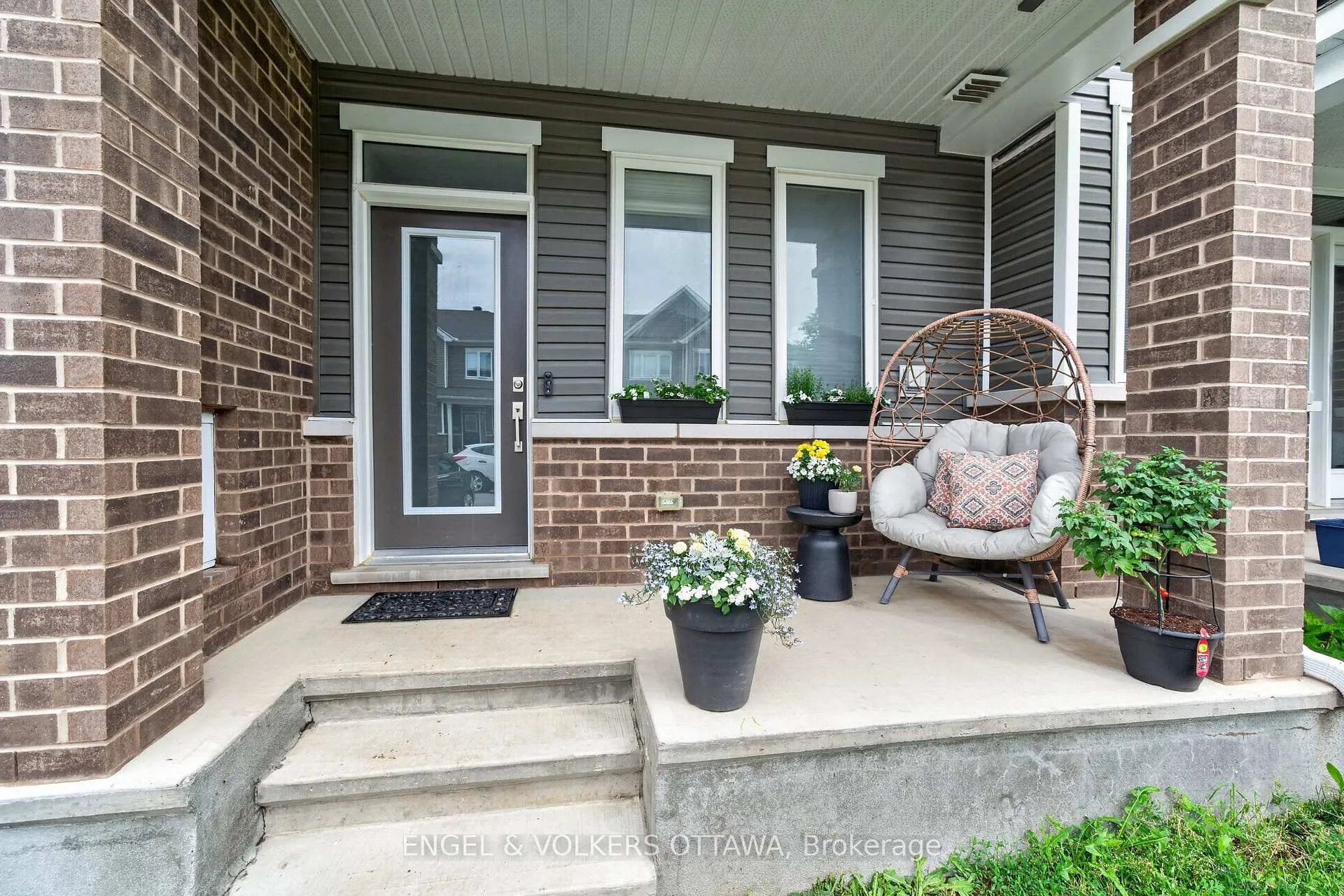 Photo 2 of 33 Focality Crescent, Ottawa, Barrhaven - Half Moon Bay — HOMEH
