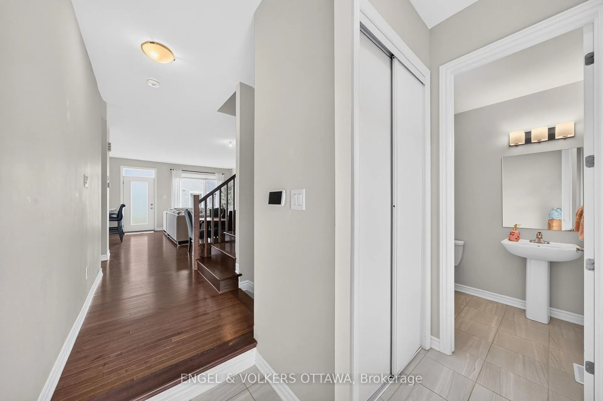 Photo 4 of 33 Focality Crescent, Ottawa, Barrhaven - Half Moon Bay — HOMEH