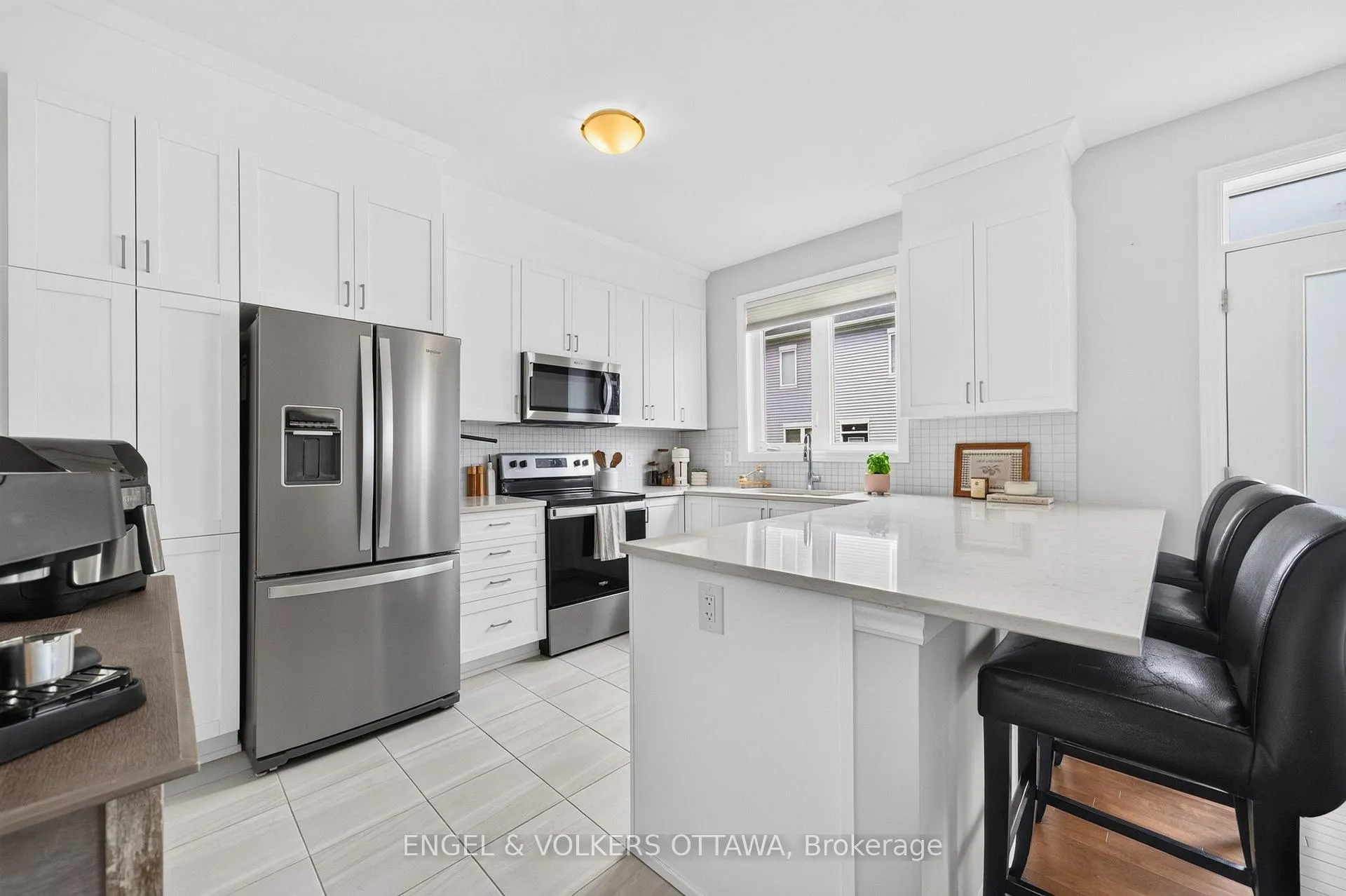 Photo 11 of 33 Focality Crescent, Ottawa, Barrhaven - Half Moon Bay — HOMEH
