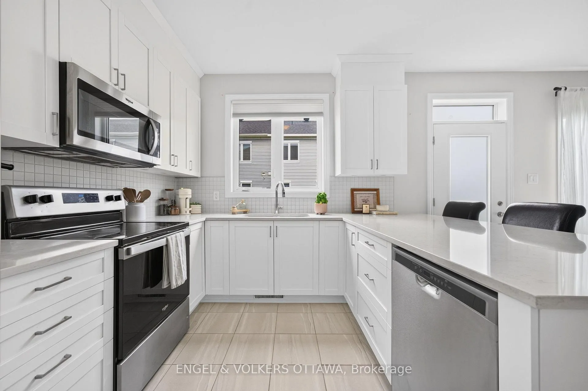 Photo 12 of 33 Focality Crescent, Ottawa, Barrhaven - Half Moon Bay — HOMEH