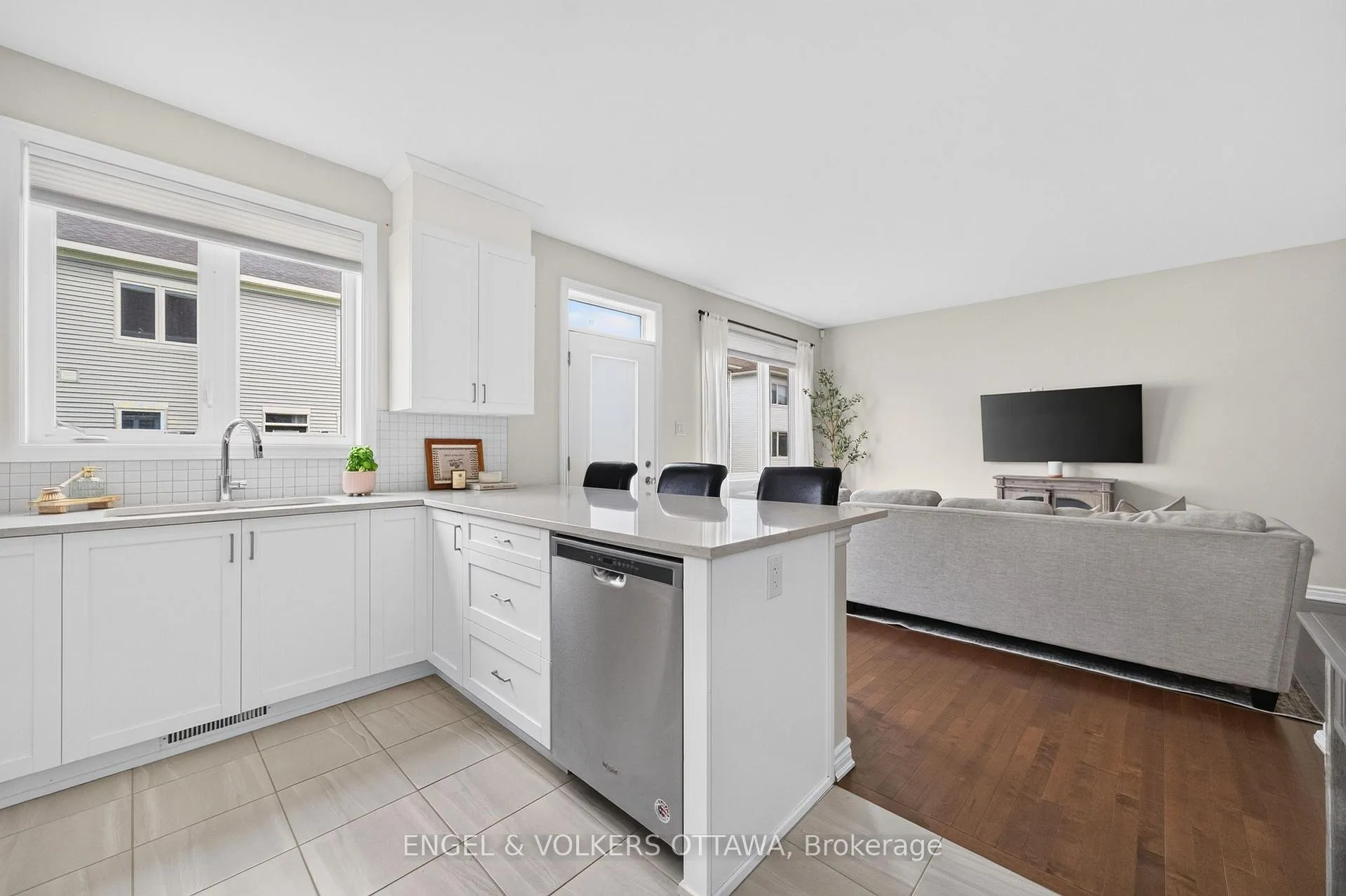 Photo 13 of 33 Focality Crescent, Ottawa, Barrhaven - Half Moon Bay — HOMEH