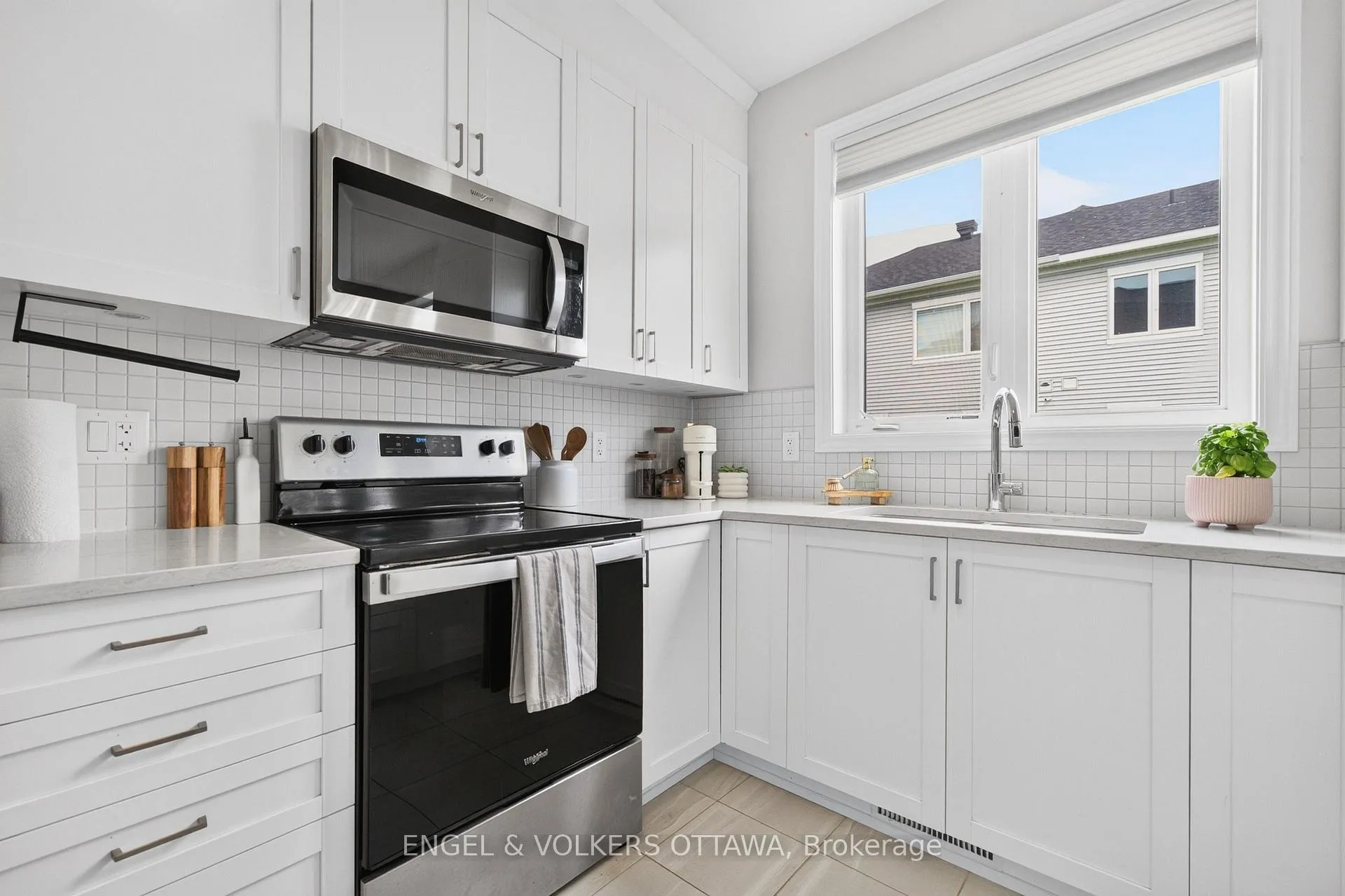 Photo 14 of 33 Focality Crescent, Ottawa, Barrhaven - Half Moon Bay — HOMEH