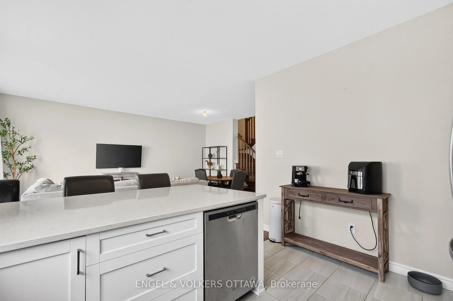 Photo 15 of 33 Focality Crescent, Ottawa, Barrhaven - Half Moon Bay — HOMEH